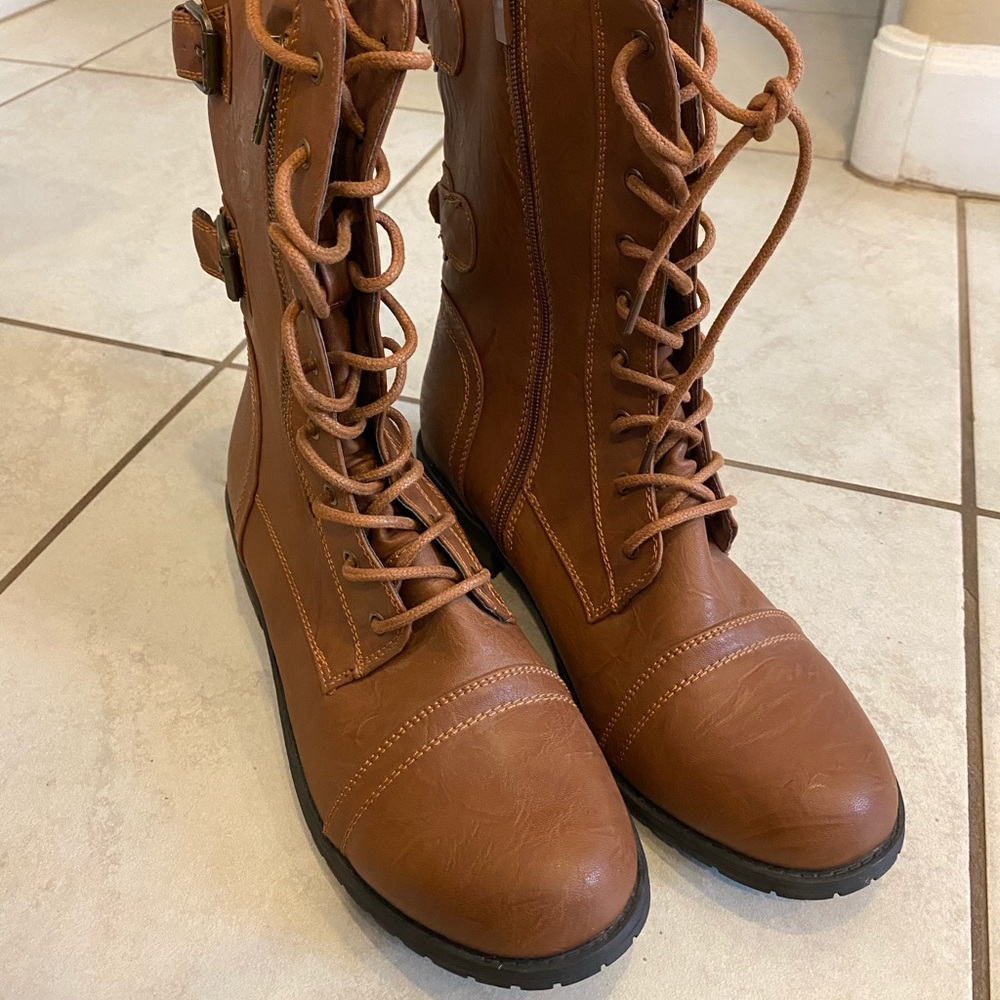 Combat boots